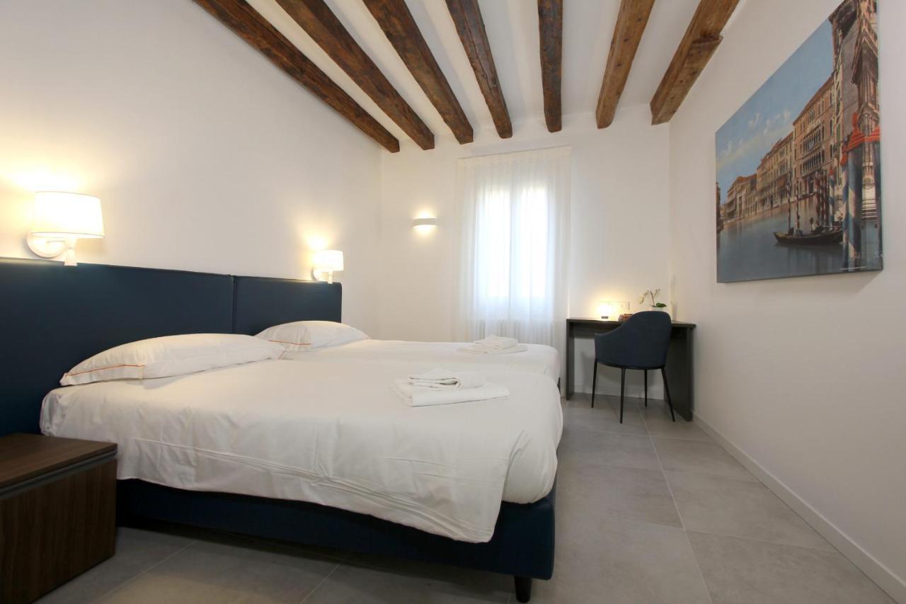 Modern Art Apartment Venice